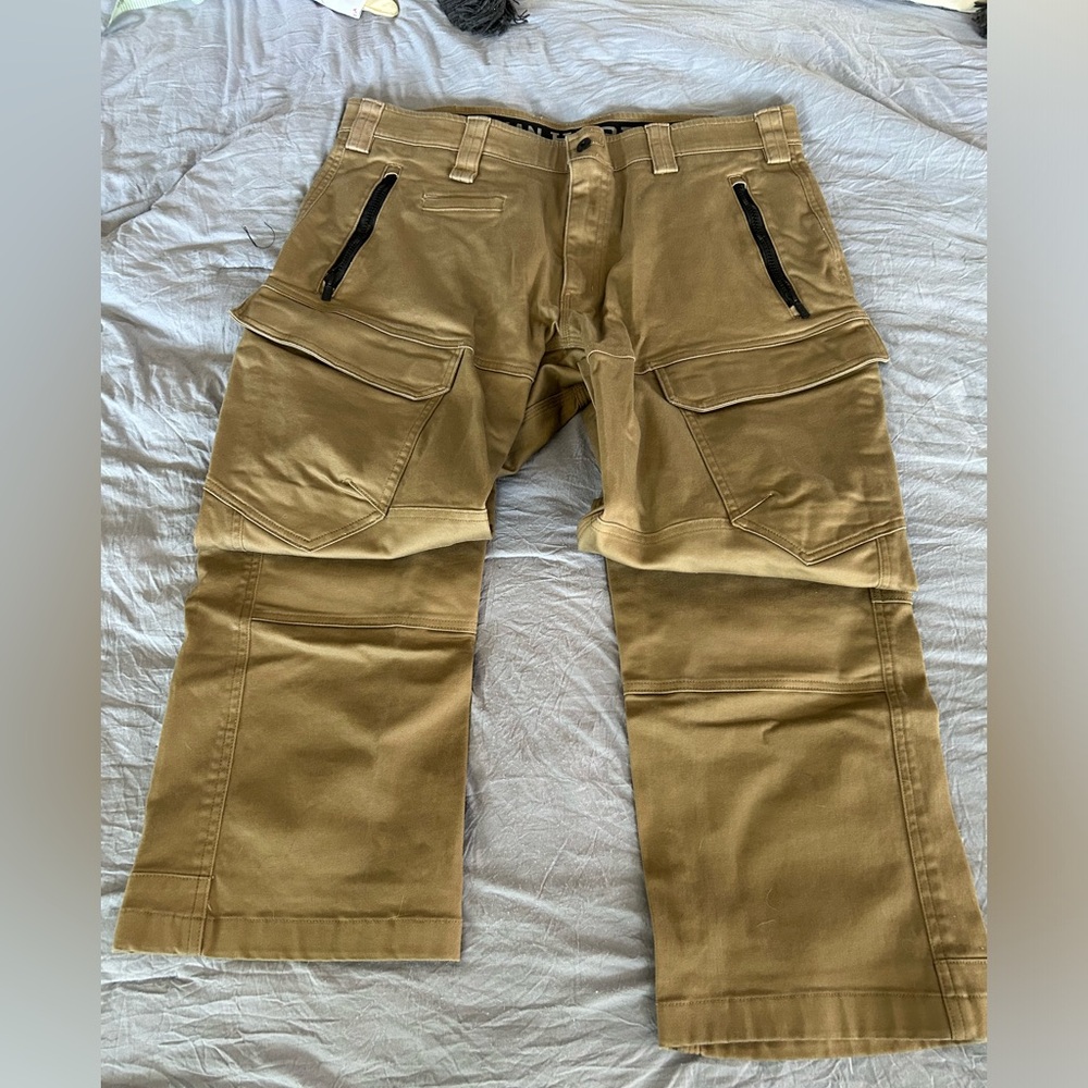 DULUTH TRADING CO - Men's Cargo Utility Pants in Tan
